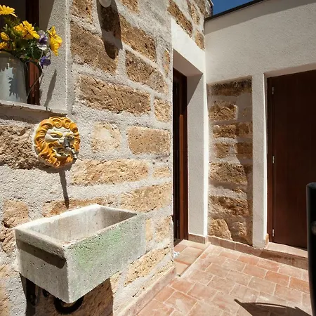 Le Alcove